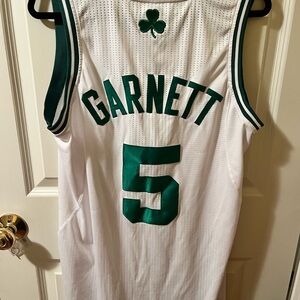 Collectors NBA Celtics Home #5 Kevin Garnett Basketball Jersey from stadium.
